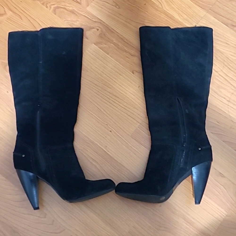 Black  boots